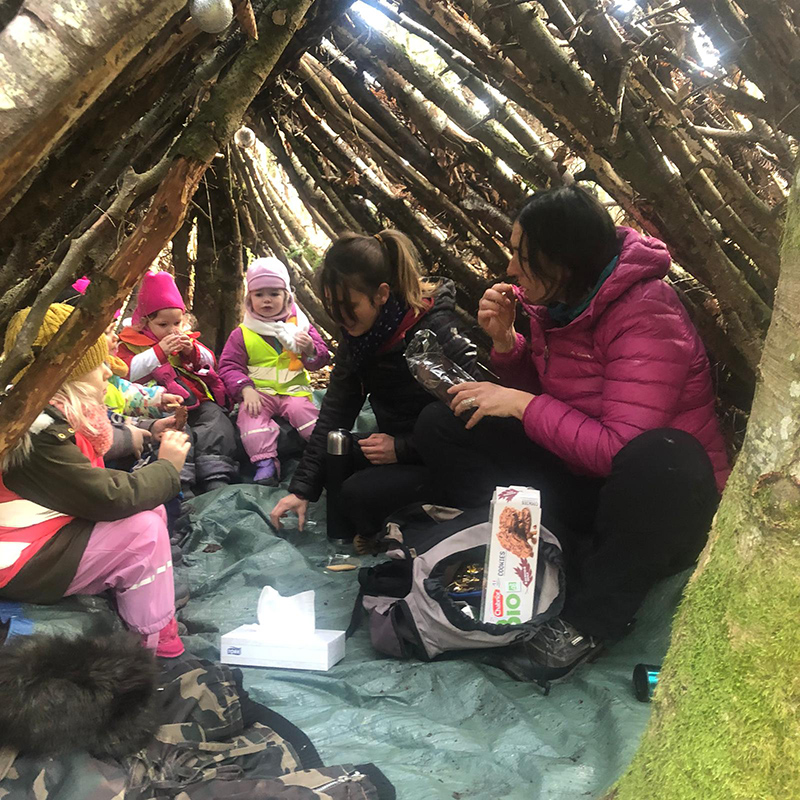 Le goûter dans la cabane