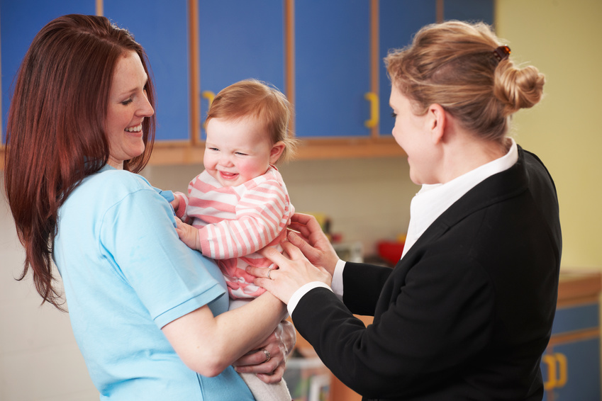 pro de la petite enfance avec un parent