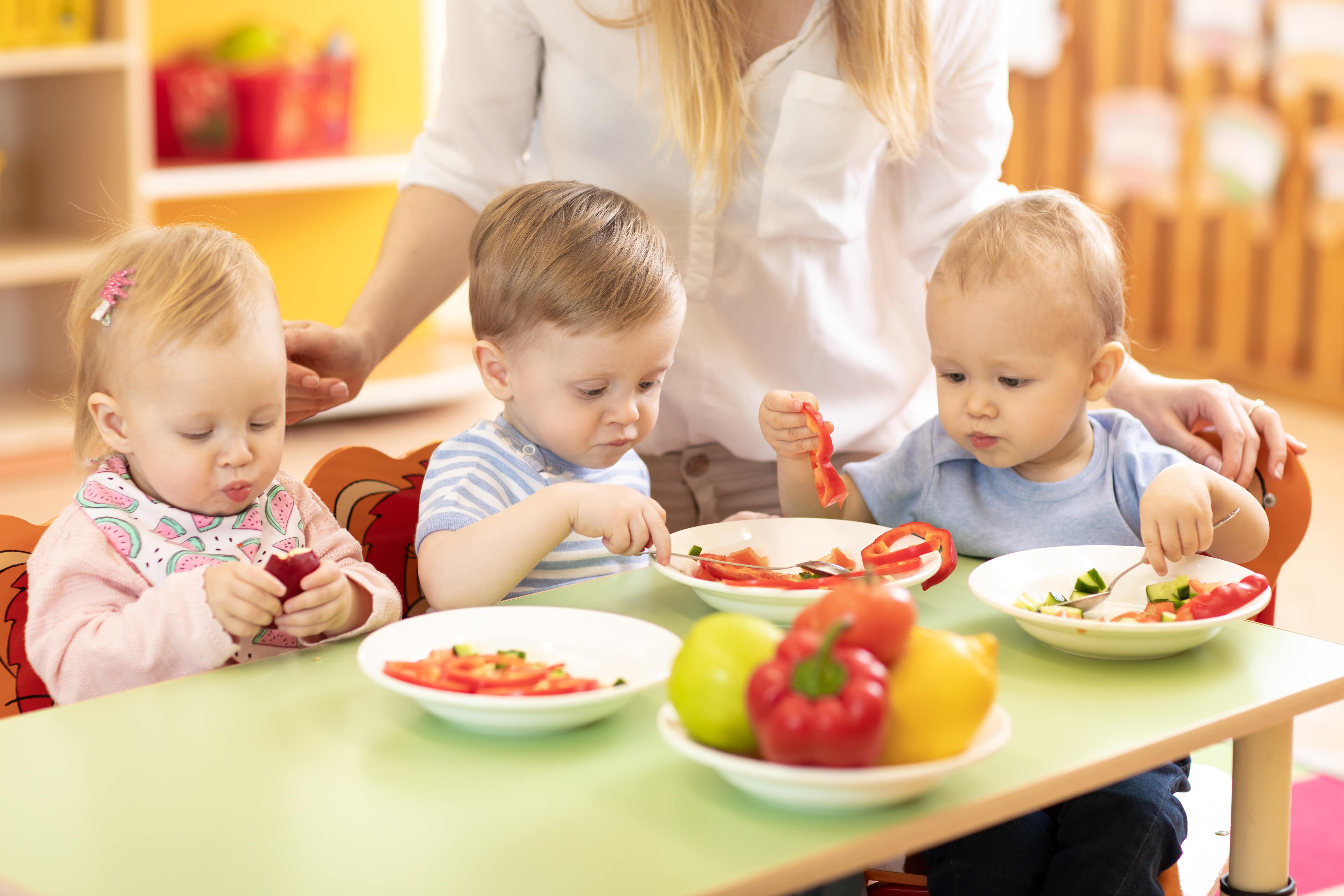 Accompagner le jeune enfant lors du temps du repas