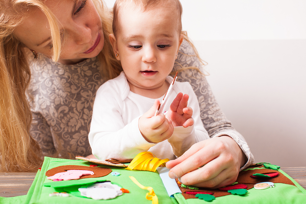 Assistante maternelle et bébé