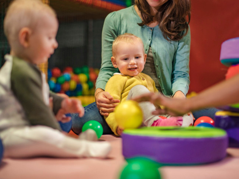 Enfant-jeu-creche