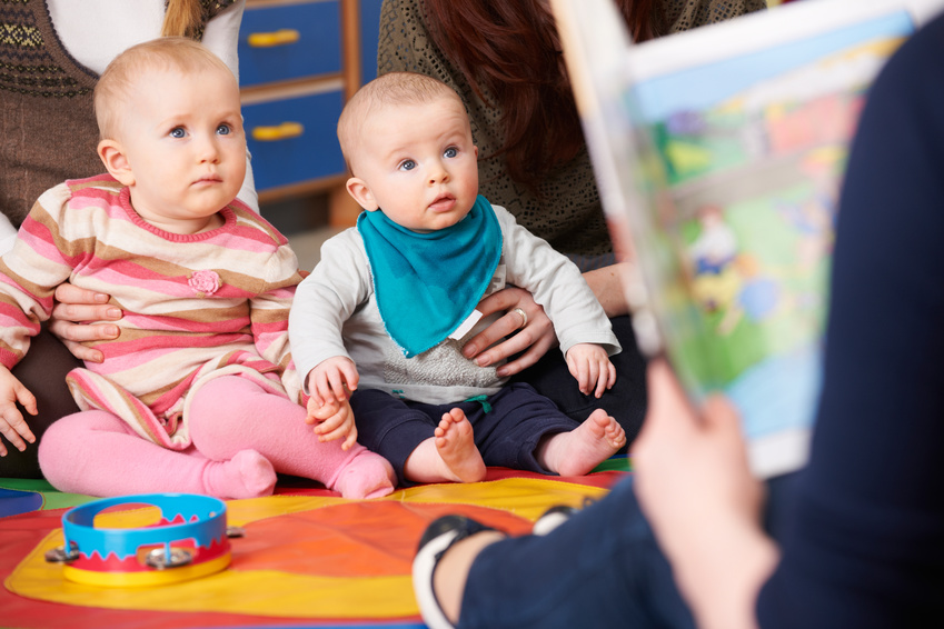 bébés en structure d