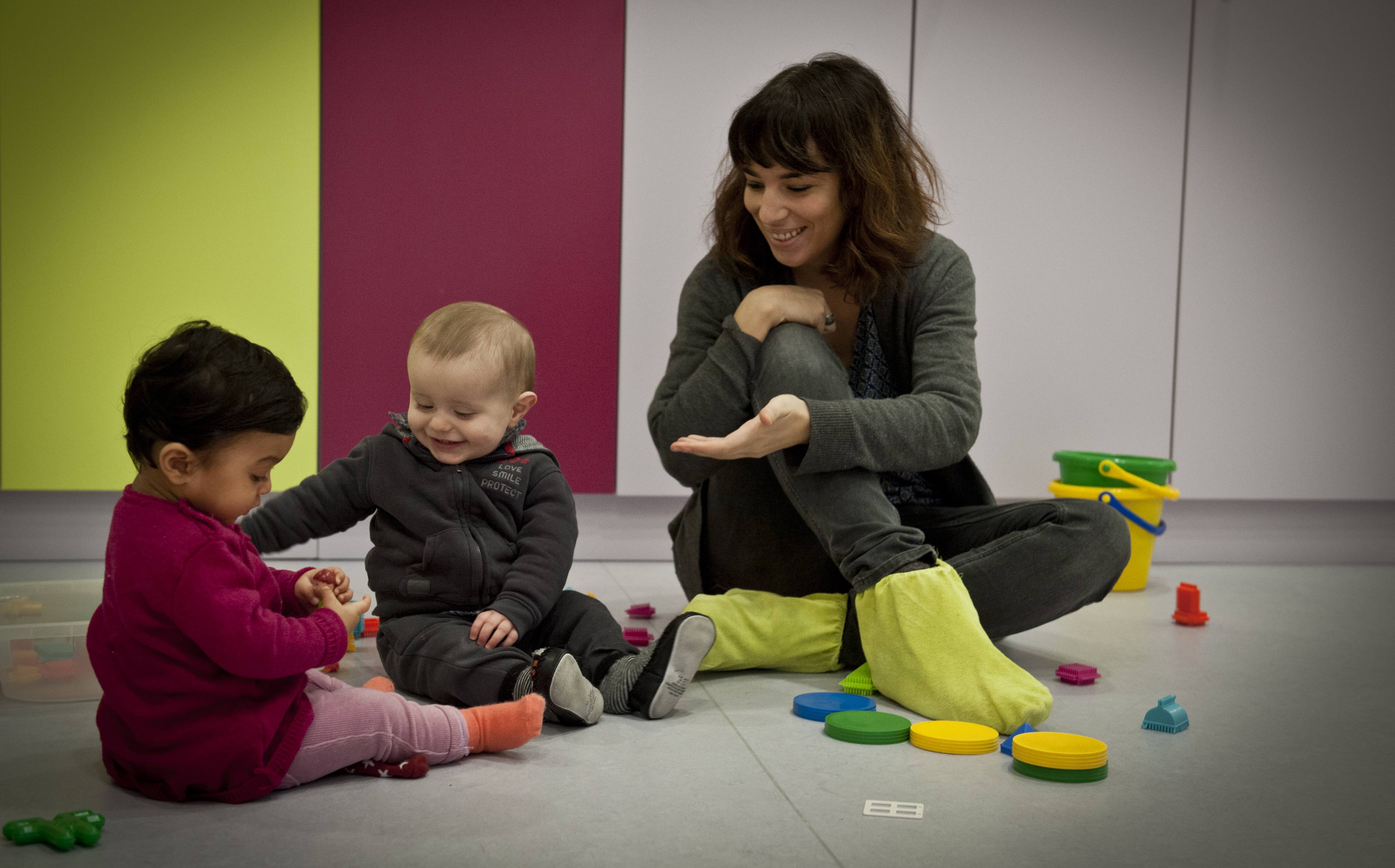 assistante maternelle dans une crèche