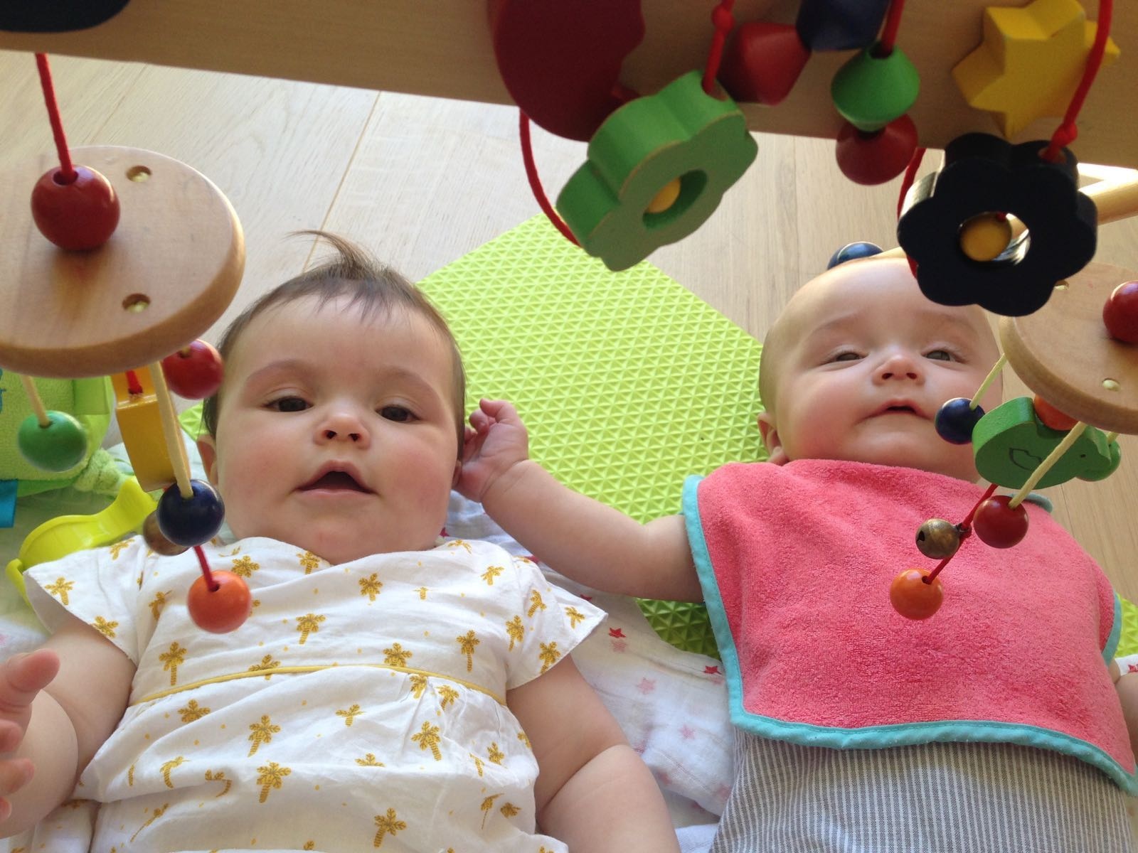 Bébés dans une crèche familiale