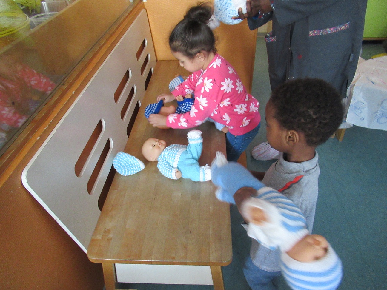 Enfants dans la crèche de l