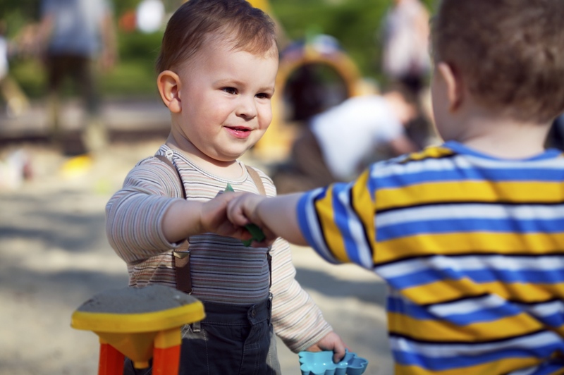 Pollution aux particules fines dans les cours de crèches parisiennes : des niveaux trop élevés