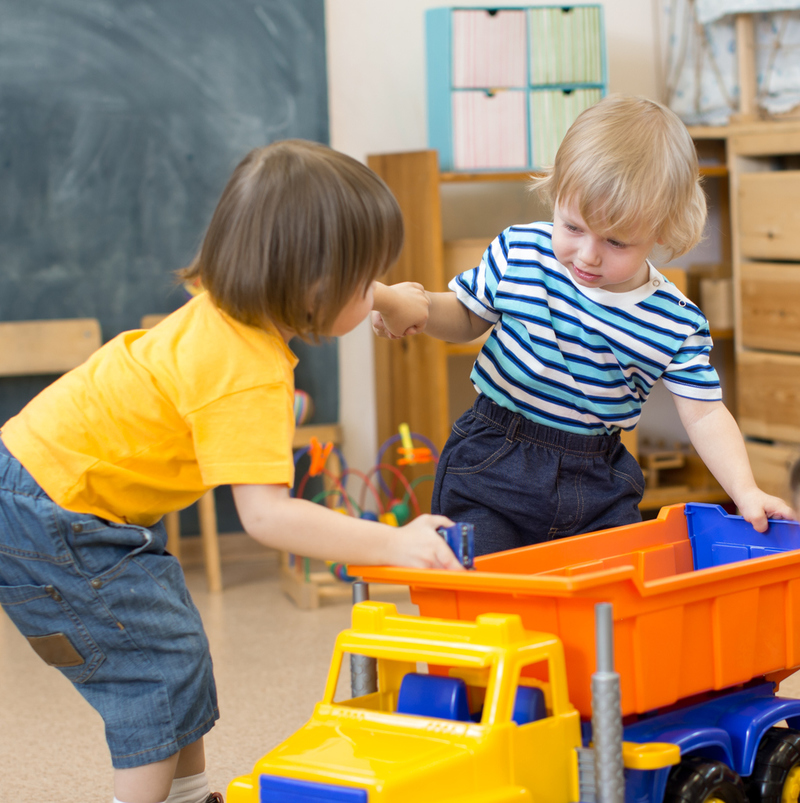 enfants à la crèche 