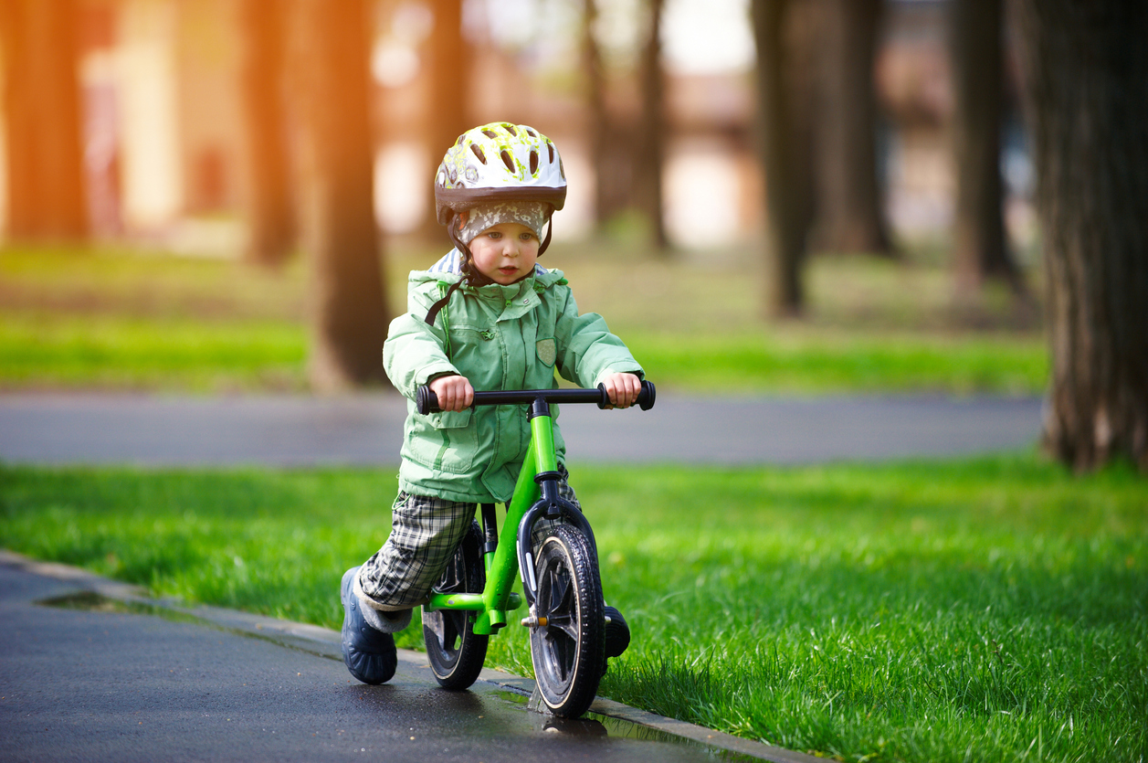 enfant sur draisienne