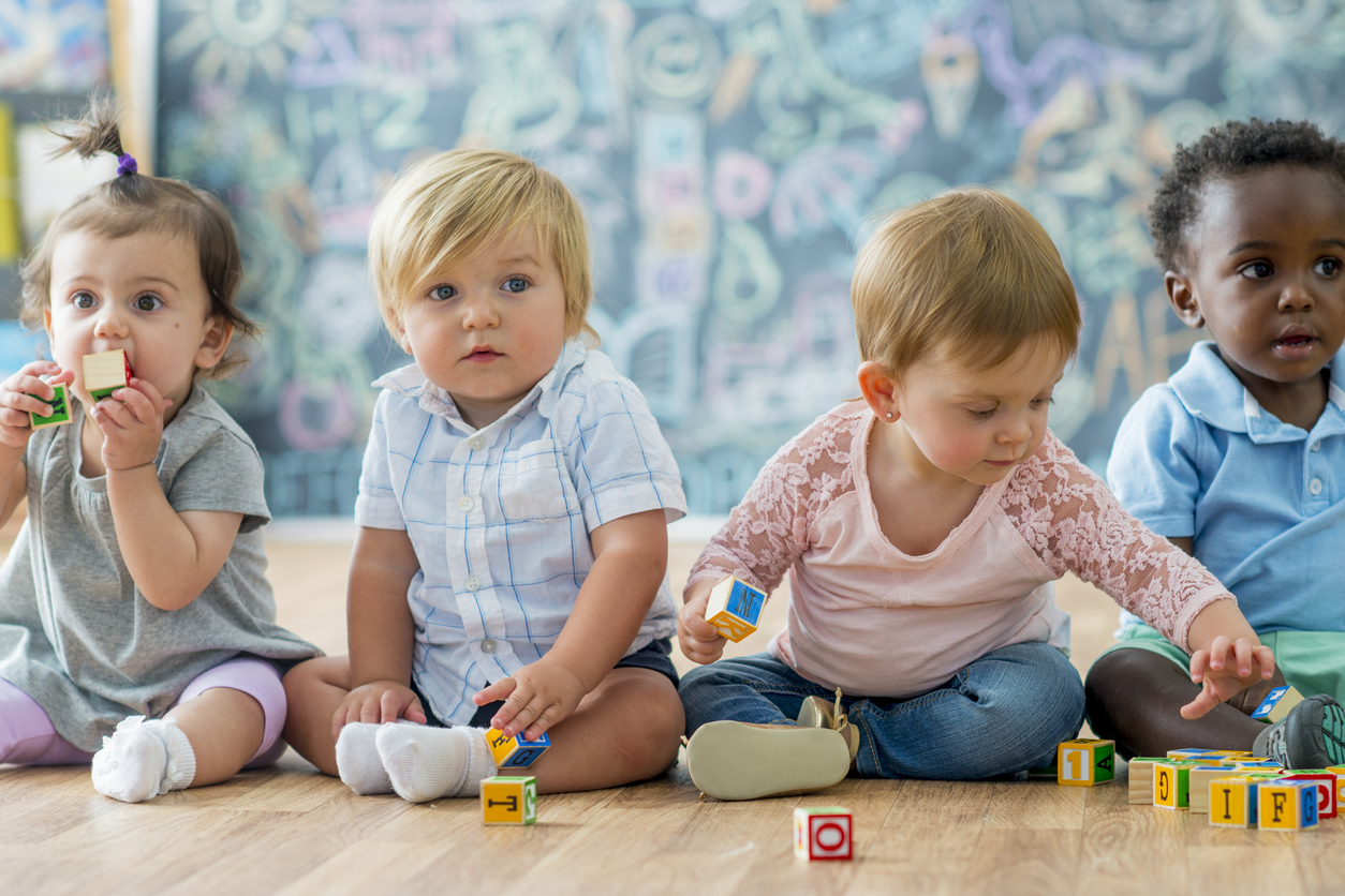 enfants en crèche