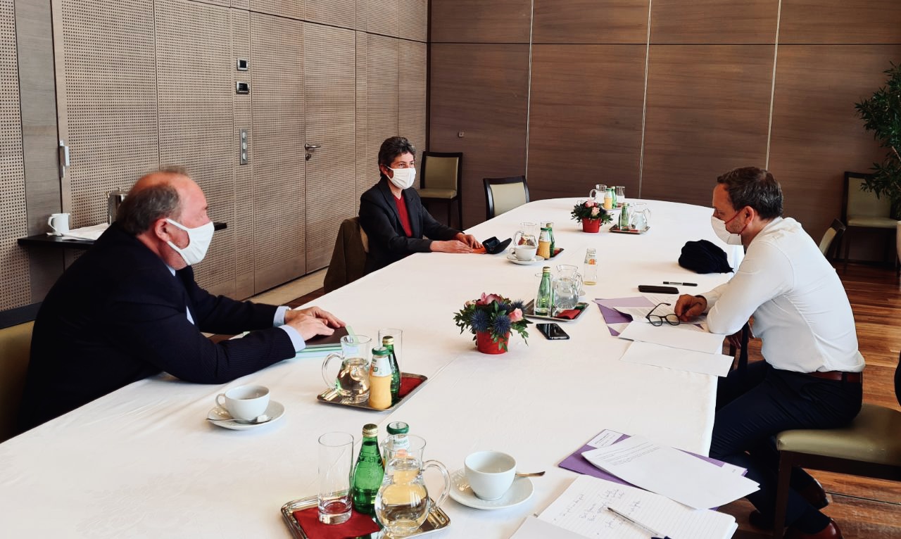 remise du rapport par Michel Villac à Adrien Taquet 