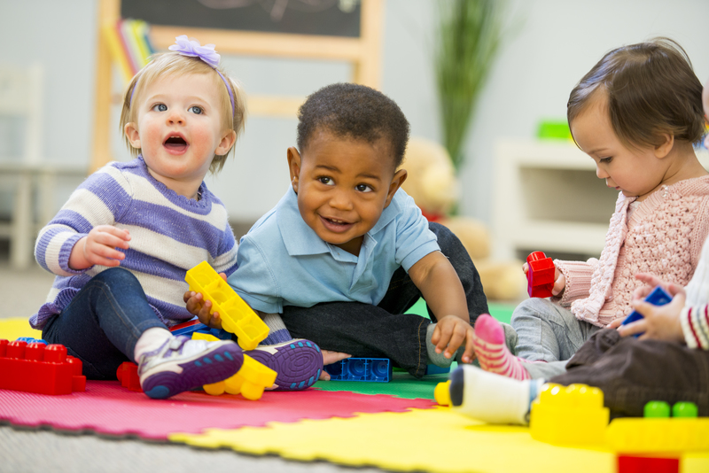 bébés dans une crèche