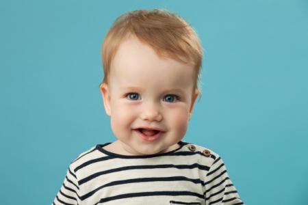 beau bébé souriant 