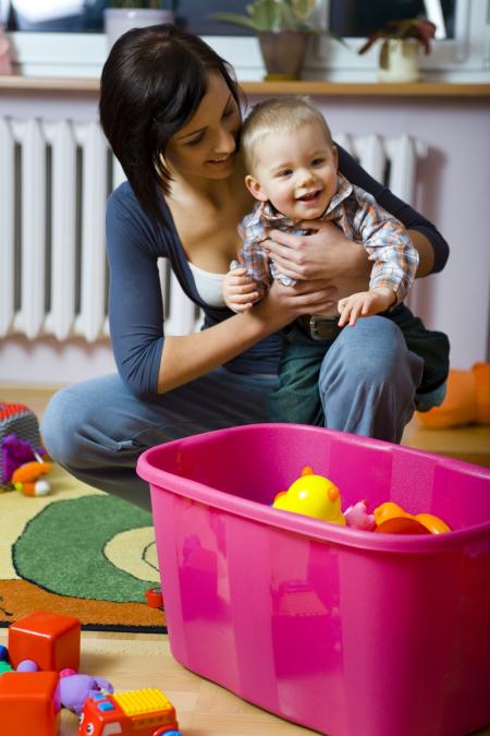 Enfant et son assistante maternelle