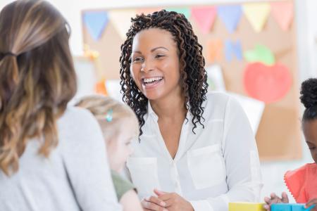 dialogue maman et professionnel de la petite enfance