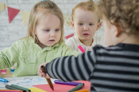 groupe enfants à la crèche