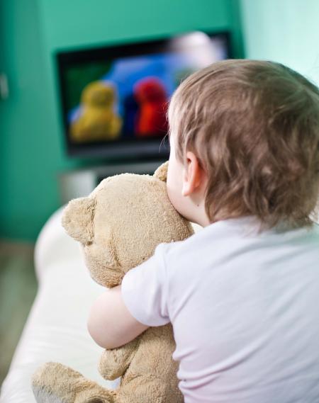 enfant devant télé