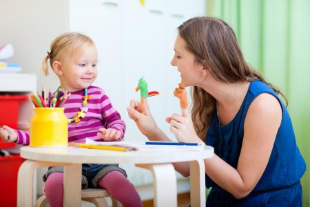 nounou et petite fille