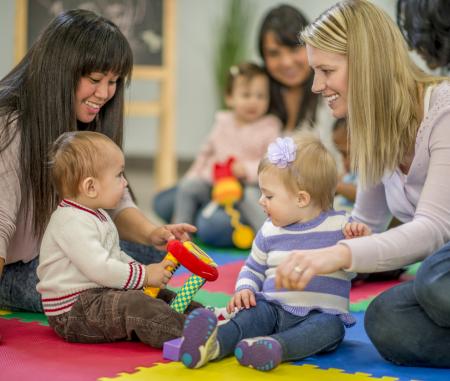 assistantes maternelles et bébés au RAM