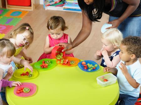 enfants à la crèche