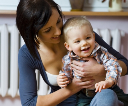 puéricultrice avec un enfant