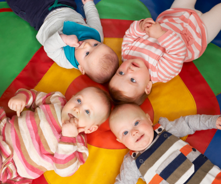 bébés en crèche