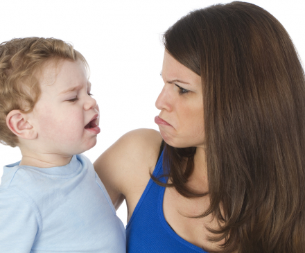 bébé  et adulte tristes