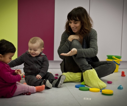 assistante maternelle dans une crèche