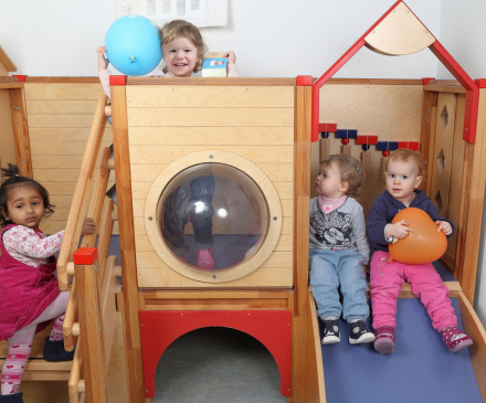 enfants dans une créche / halte garderie 