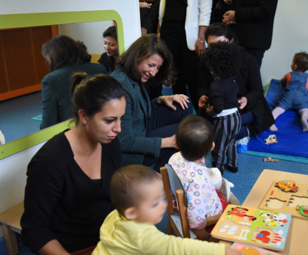 Agnès Buzyn visite une crèche AVIP