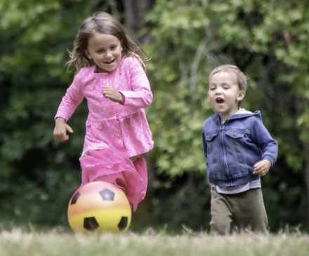 enfants avec ballon