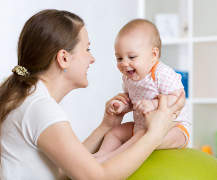 professionnelle de la petite enfance et bébé