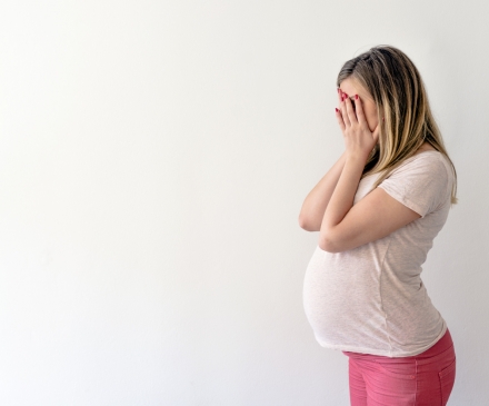 Femme enceinte stressée