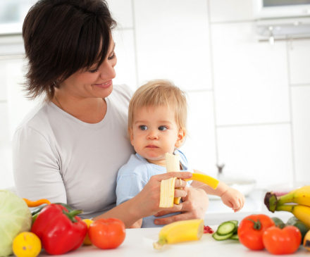 Assistante maternelle et bébé