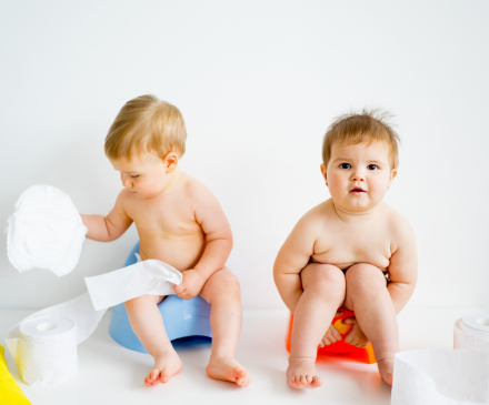 enfants sur le pot