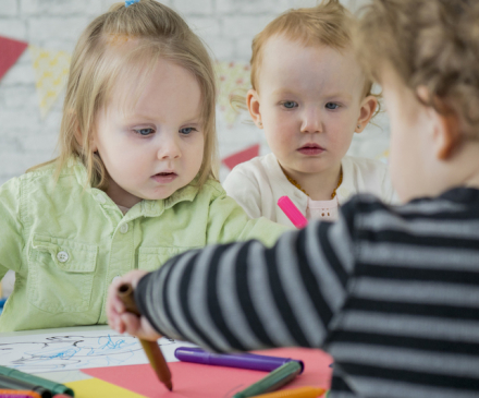 Enfants à la crèche