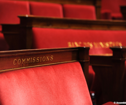 Le banc des commissions à l'assemblée nationale