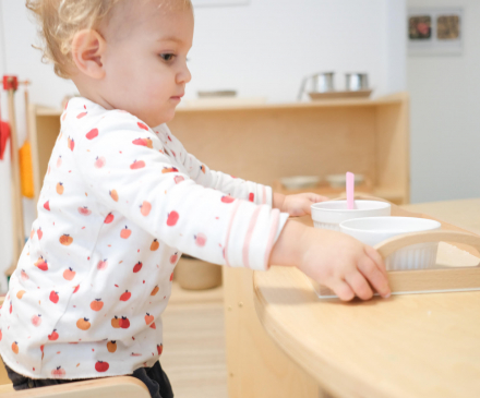 Enfant dans une crèche Montessori