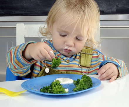 enfant en train de manger