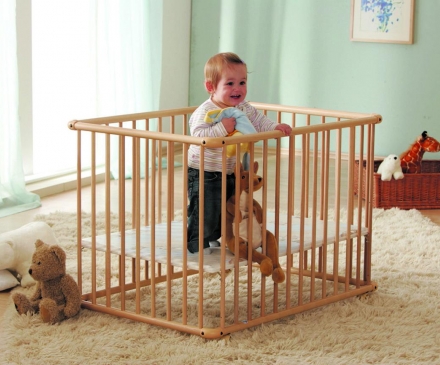 bébé dans un parc