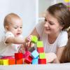 femme avec une petite fille et un bébé