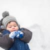 petit garçon dans la neige