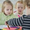 groupe d'enfants à la crèche